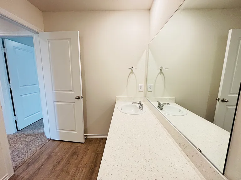 120 Redwood Rd — Photo 17