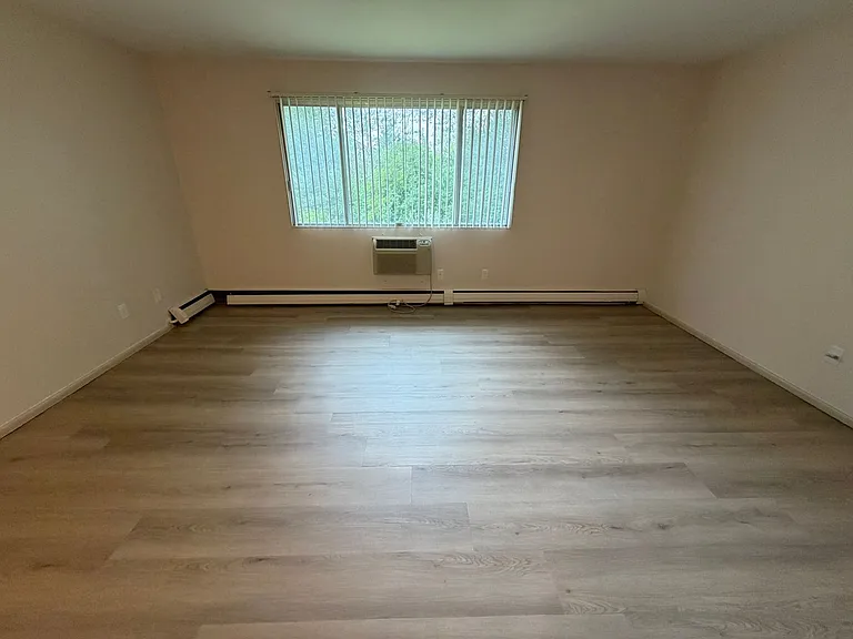 113 S Platten St — Photo 12