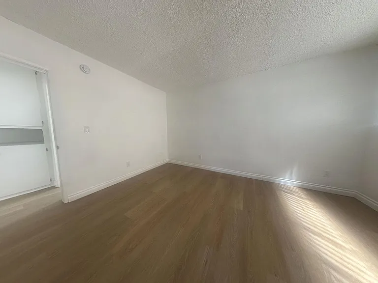 L&S Apartments...Private Swimming Pool...CALL NOW! — Photo 8
