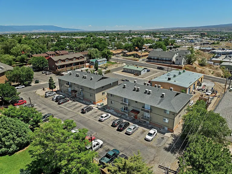 1535 Poplar Dr #10 — Photo 3