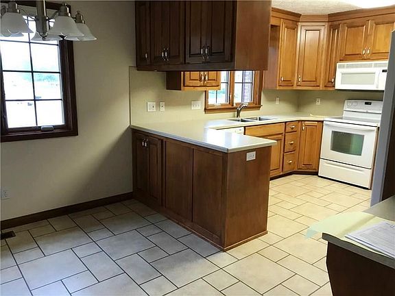 2nd image of 1031 Essex Ct
