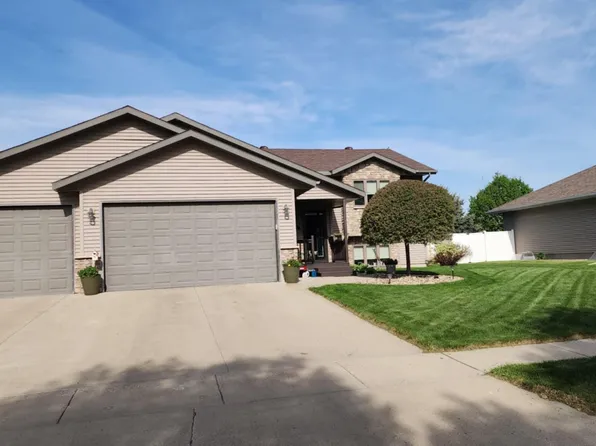 1014 S Wells St, Aberdeen, SD 57401
