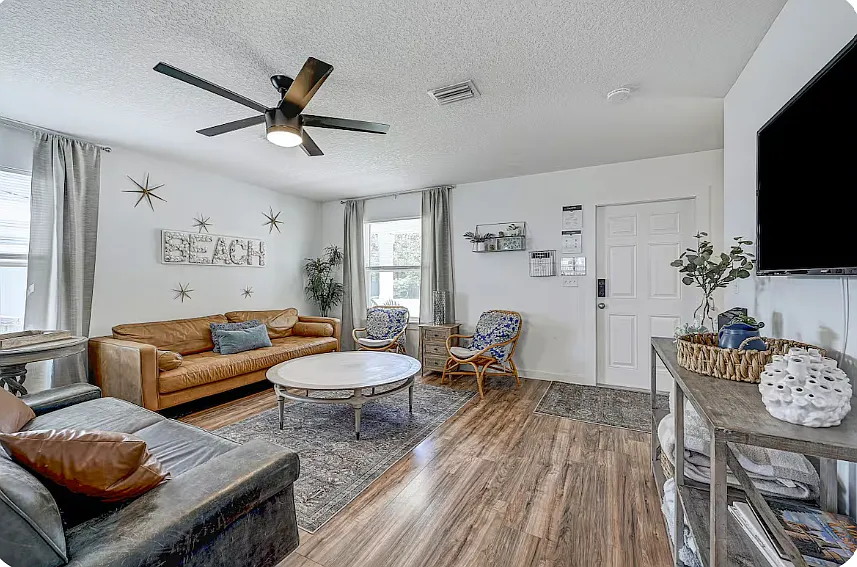 4 bed, 1660 sqft, $5,500 — Photo 2