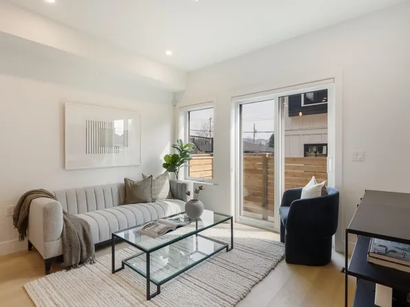 550 Kaslo St #1, Vancouver, BC V5K 3Z2