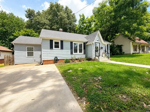220 Marshall St, Martin, TN 38237