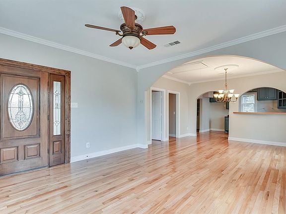 5th image of 1409 N Houston St