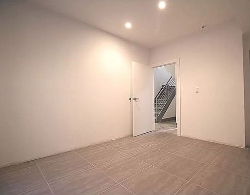 4th image of 695 Jefferson Ave #1R