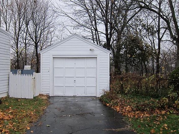 Detached Garage