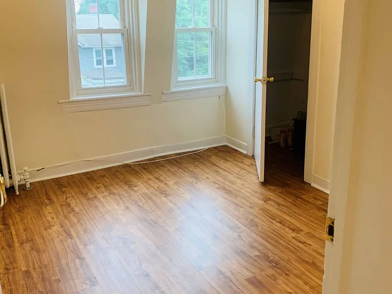 145 Carpenter Ave #5 — Photo 5