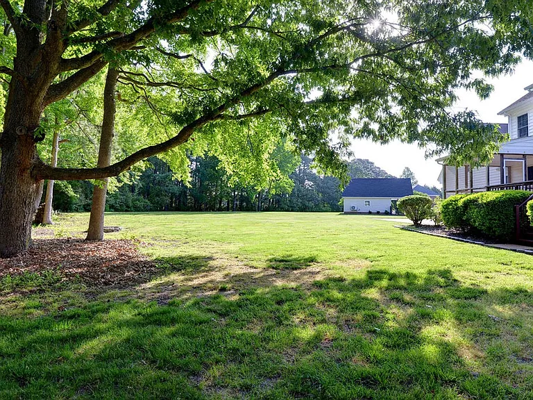 44 Dryden Dr — Photo 8