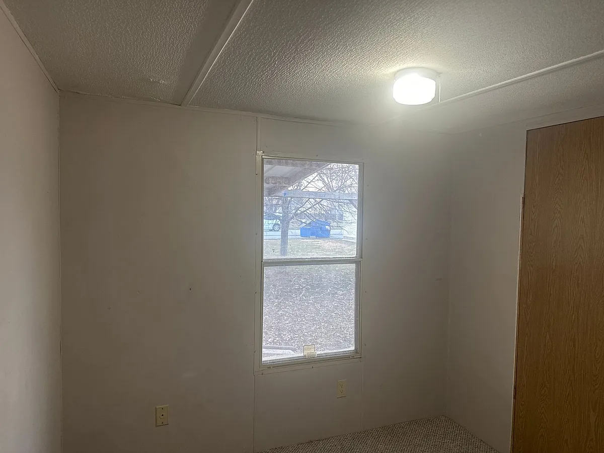 Building Photo - 43 W Lewis St #8