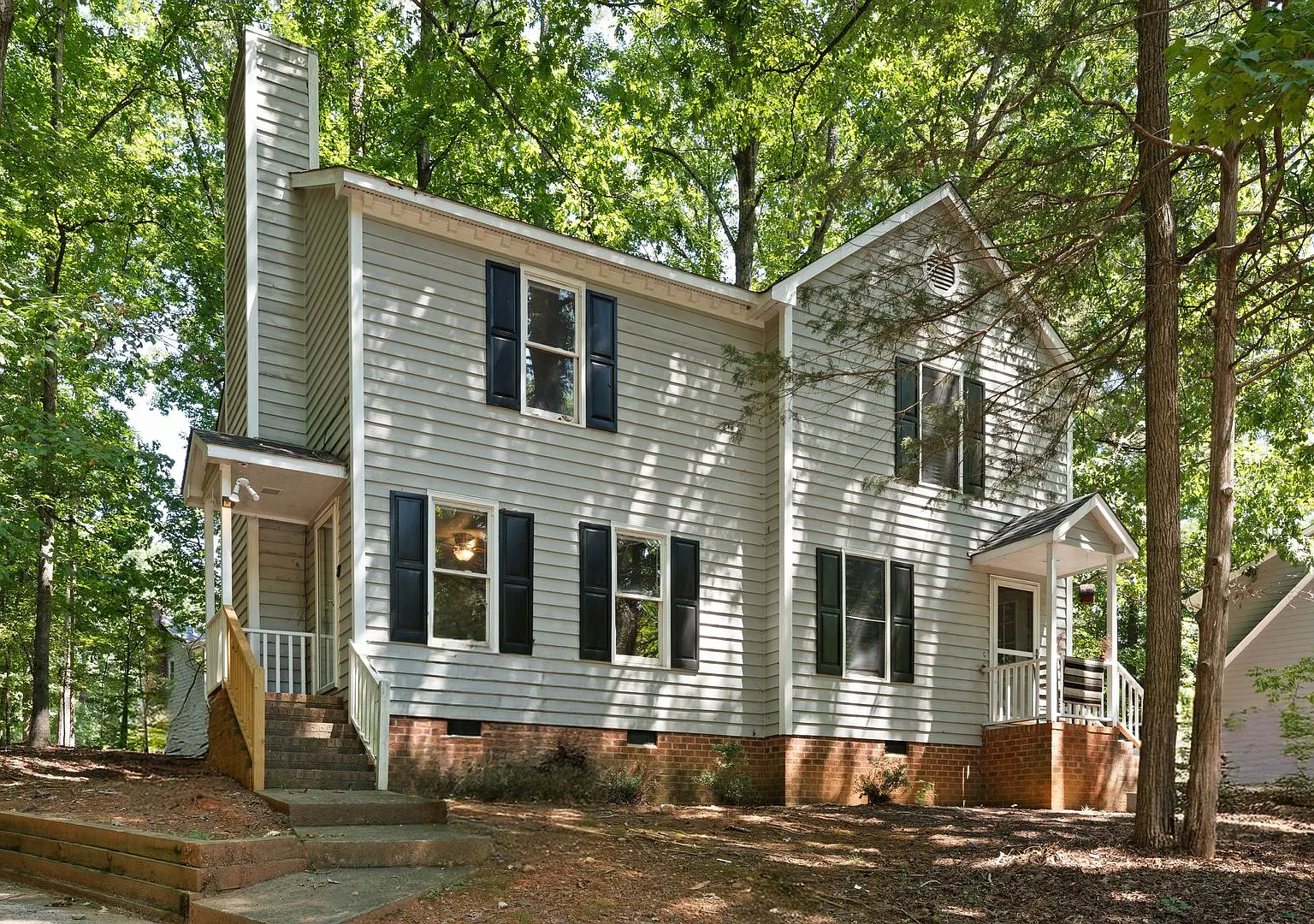 2 bed, 1.5 bath Duplex in American Village Minutes to Duke University! — Photo 1