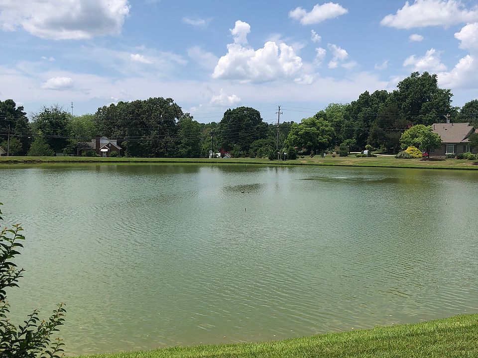 2nd image of 402 Quaker Lake Dr