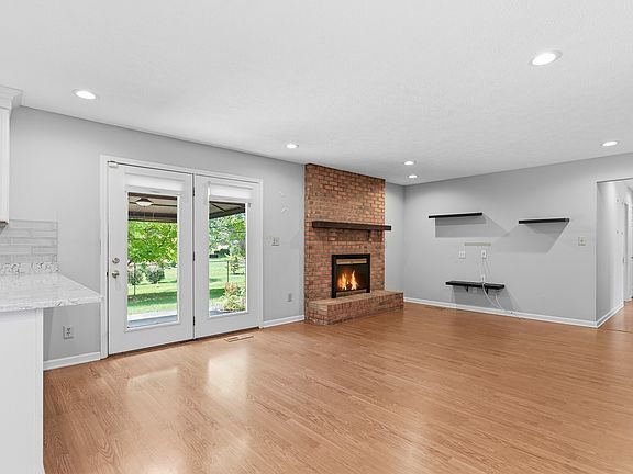 4th image of 2721 Amherst St