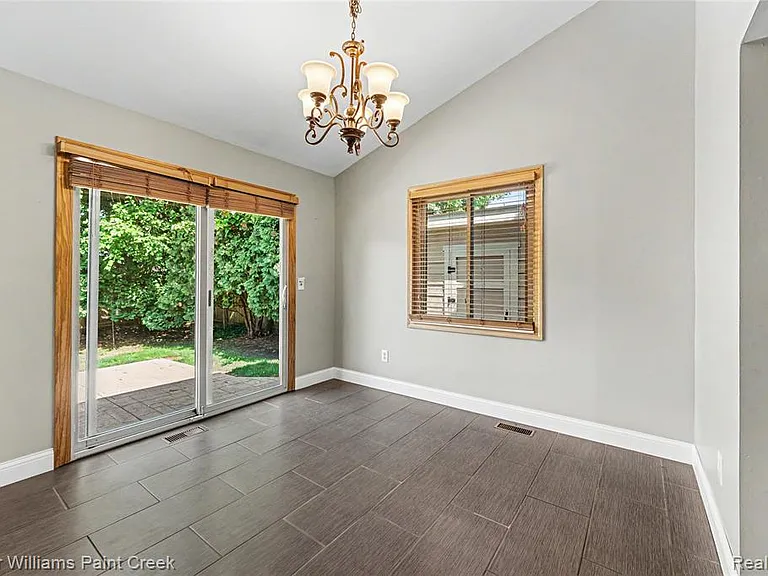34335 Heartsworth Ln — Photo 10