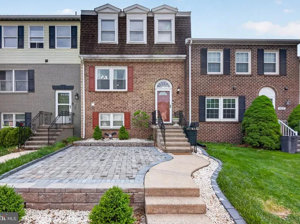 824 Woodlawn Dr, Chambersburg, PA 17201