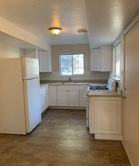 1570 W Dakota Ave — Photo 1