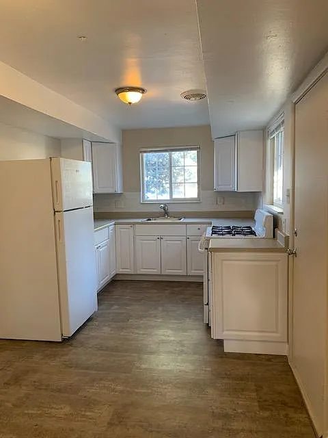 1570 W Dakota Ave