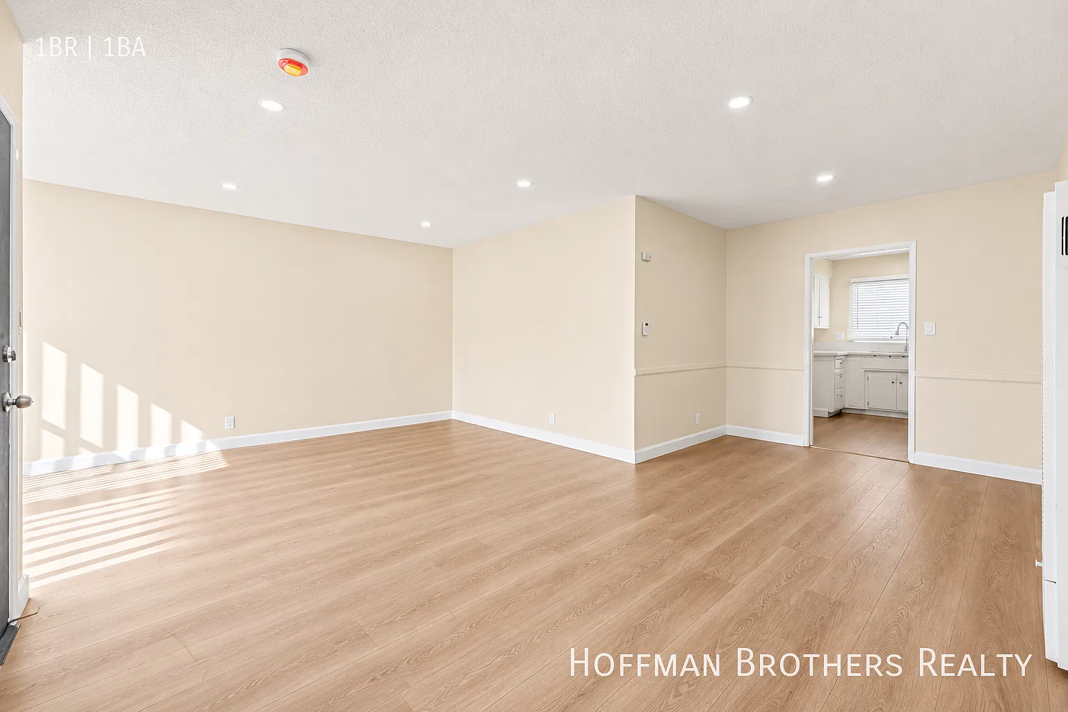 Baldwin Hills Apartment Near Shopping, Parks & Metro Connections — Photo 1