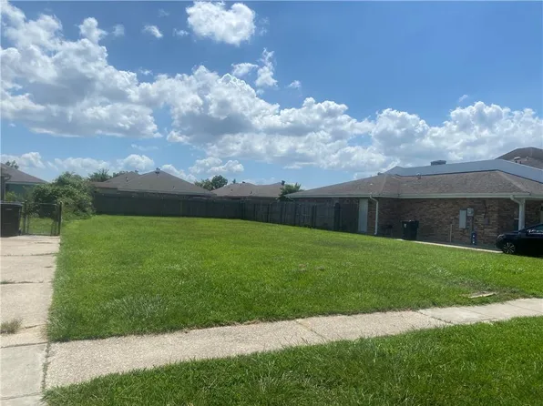 9024 Titans Dr, Chalmette, LA 70043
