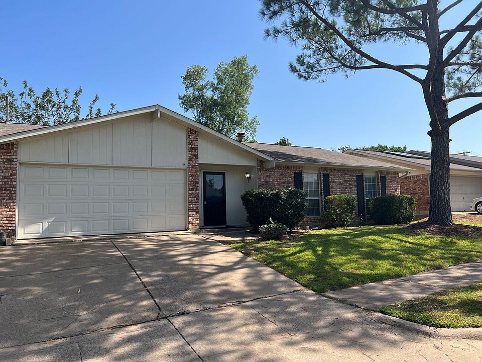 1st image of 909 Forest Glen Dr