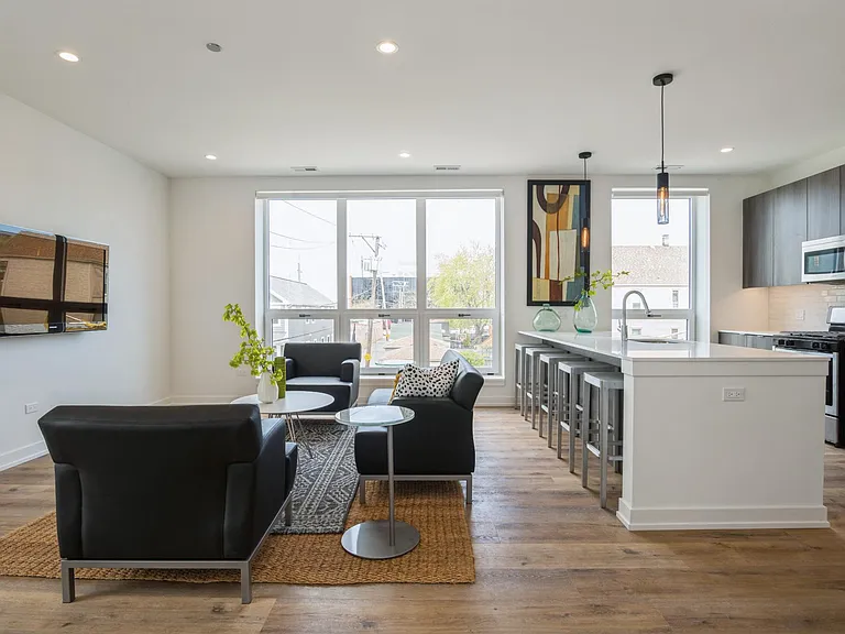 2803 W Henderson St — Photo 3
