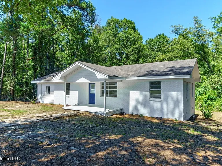 2432 Monroe Rd — Photo 2