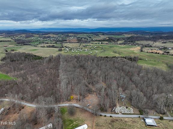 3rd image of 955 Old Hall Rd