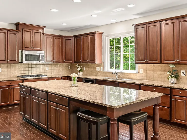 8901 Hargrove Ct — Photo 14