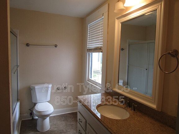 3rd image of 2924A N Green St