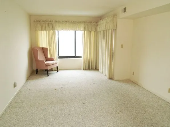 7505 River Rd APT 14C, Newport News, VA 23607