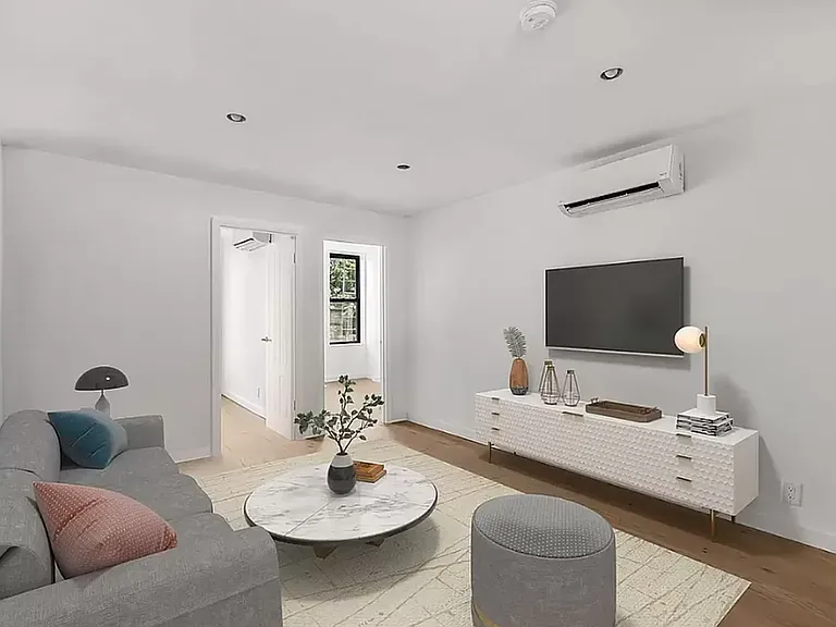 1928 Linden St #2R — Photo 1