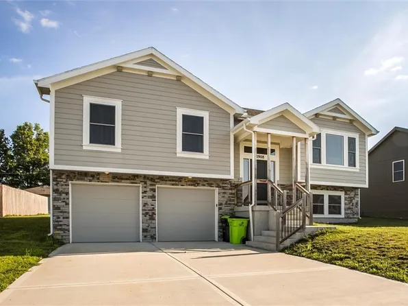 1908 Eagle Dr, Harrisonville, MO 64701