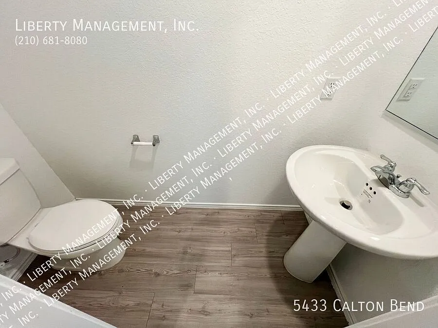 4 Bed 2.5 Bath 1943 sq ft Home — Photo 3