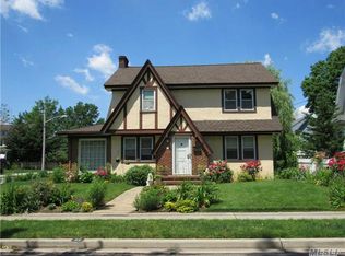 86 Vernon Ave, Rockville Centre, NY 11570