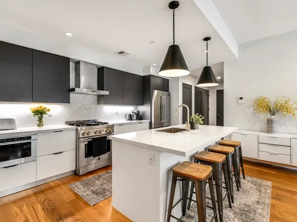 531-533 E 2nd St #202, Boston, MA 02127