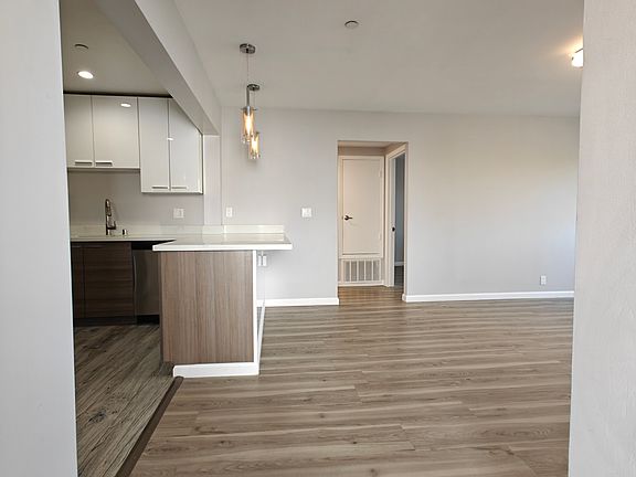 2nd image of 100 Terra Vista Ave APT 3
