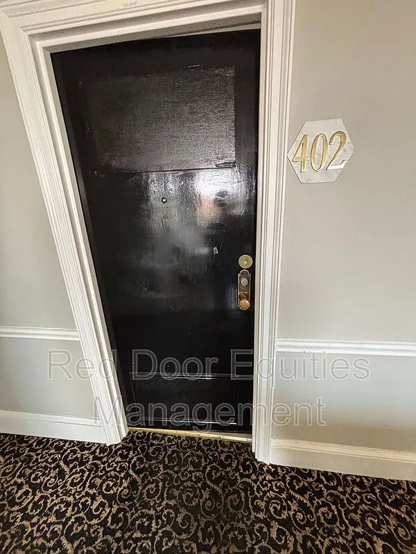 123 N Broad St — Photo 1