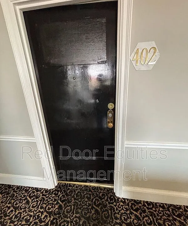 123 N Broad St #402