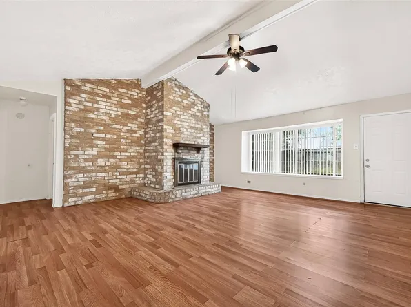 10431 Towne Oak Ln, Sugar Land, TX 77498