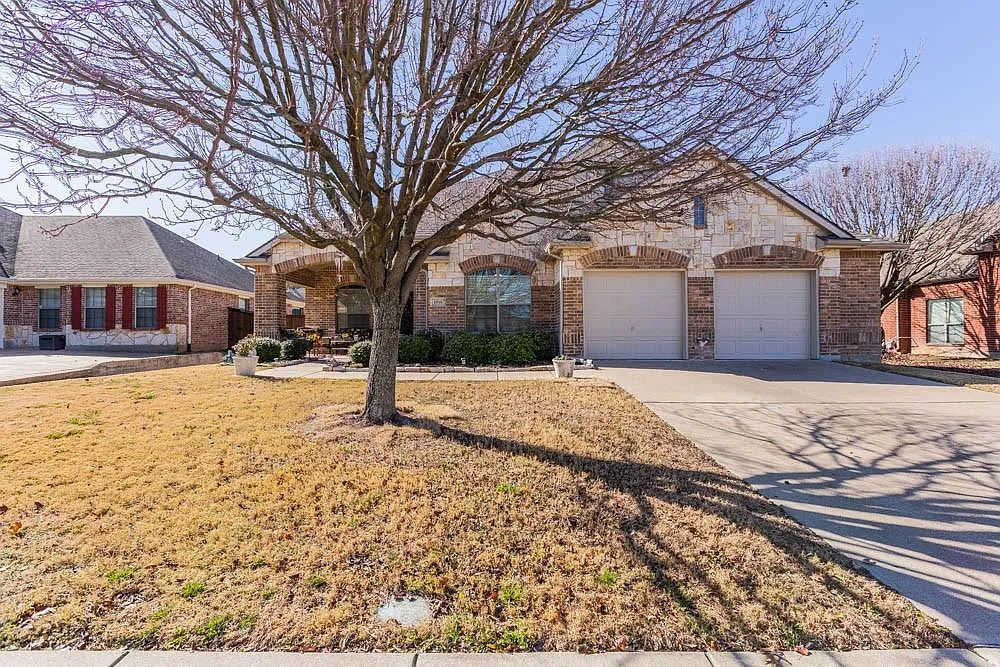 4 bed, 2291 sqft, $2,490 — Photo 2