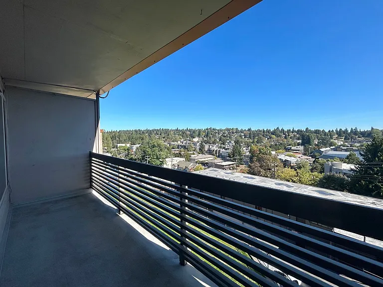 Village Vista Apartments — Photo 65