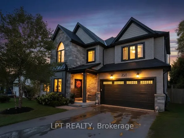 258 Andrew St, Newmarket, ON L3Y 1H2