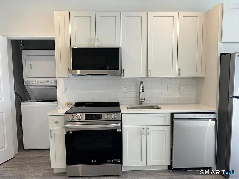 27 Pearl St #4 — Photo 3