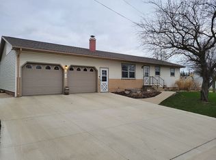 106 N West St, Calmar, IA 52132