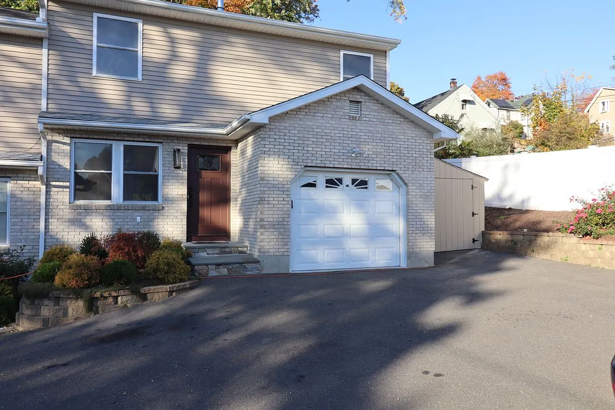 3 bed, 1.5 bath, 2686 sqft, $2,650 — Photo 3