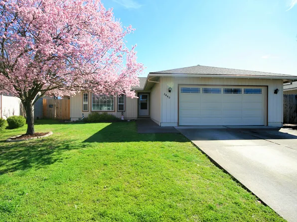 2440 Powell St, Medford, OR 97504