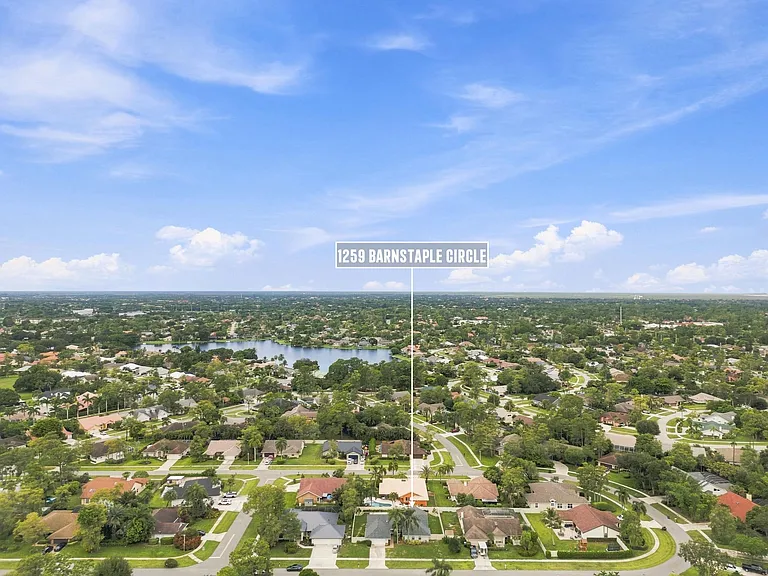 1259 Barnstaple Cir — Photo 42