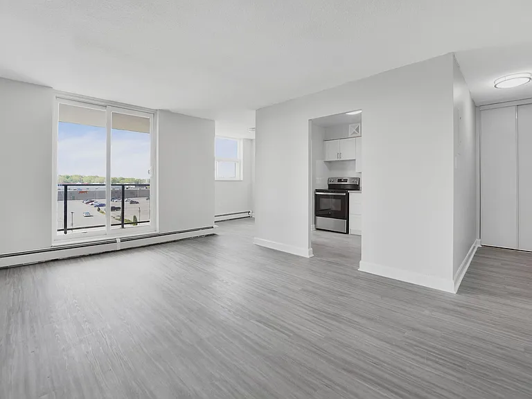 100 Lancaster Dr — Photo 8