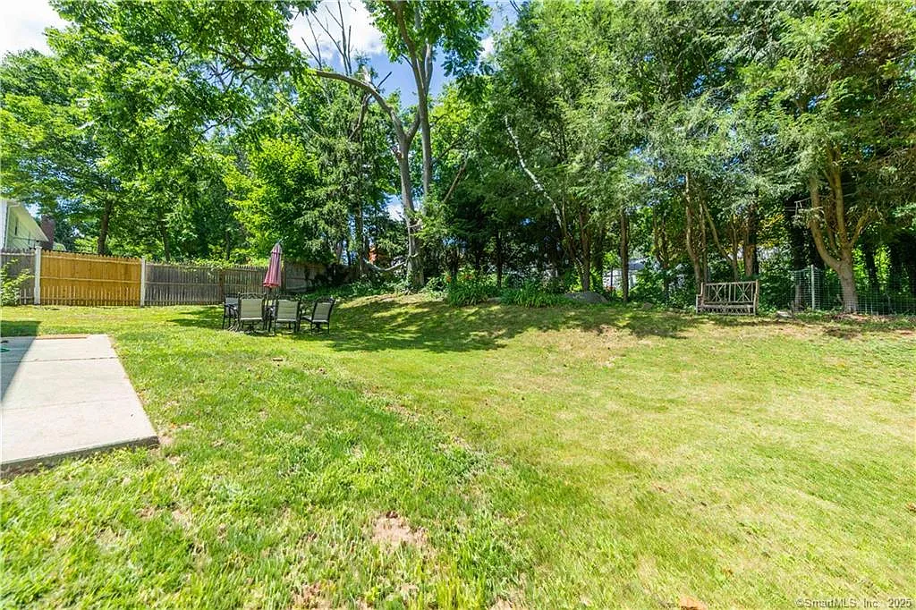 5 bed, 2460 sqft, $4,300 — Photo 2